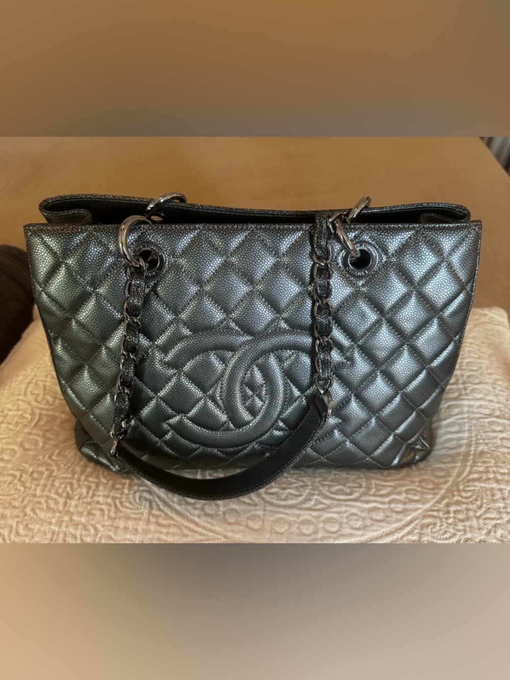 CHANEL Silver Quilted Wallet - Picture 13 of 15